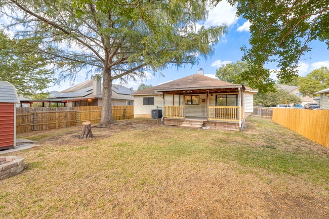 Building Photo - 16031 Watering Point Dr