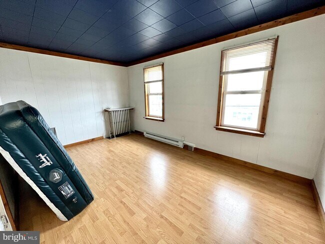 Building Photo - 145 N Nice St