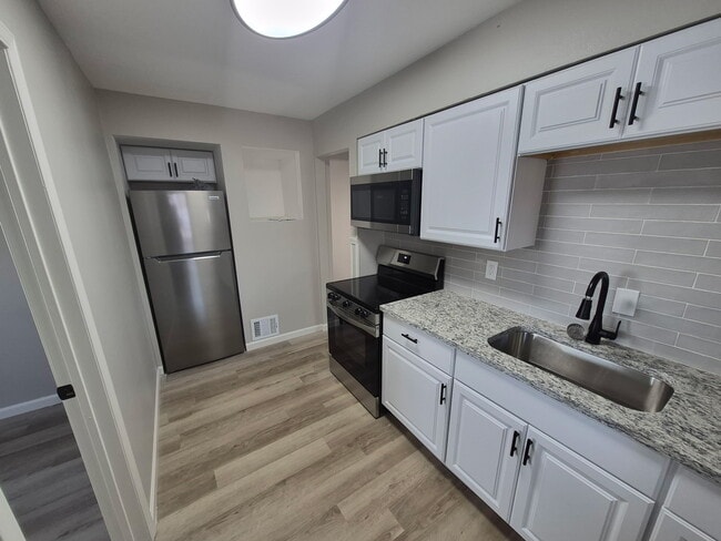 Building Photo - 3515 Dixie Dr