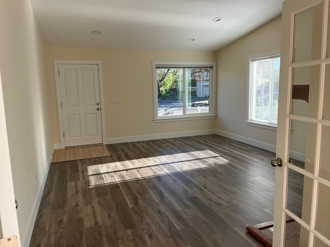 Building Photo - 760 Bowen Ct