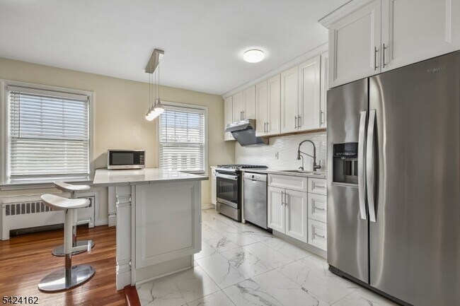 Building Photo - 176 Millburn Ave