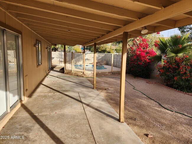 Building Photo - 6909 E Kathleen Rd