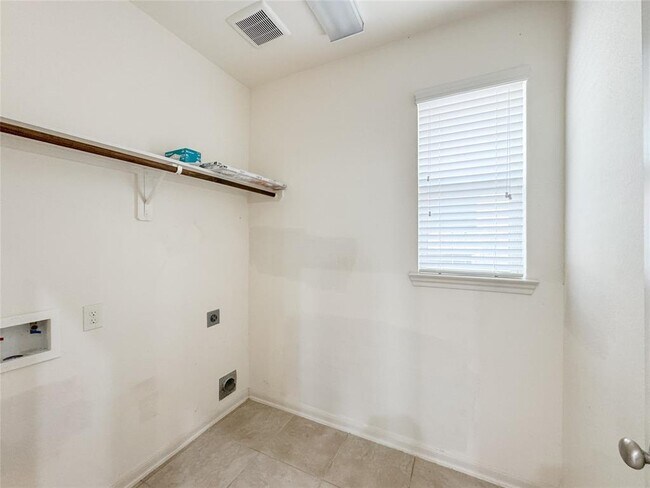 Building Photo - 4714 Western Brook Dr