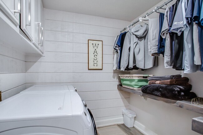 Building Photo - Pre Leasing in Melanie Park!