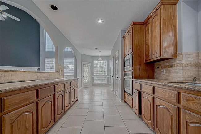 Building Photo - 16523 Pinon Vista Dr