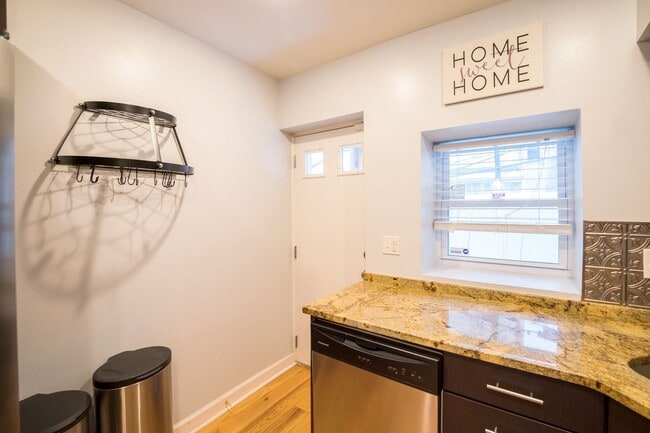 Building Photo - Contemporary Three Bedroom Home in Point Breeze