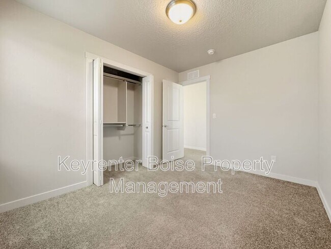 Building Photo - 2337 E Danzee Dr