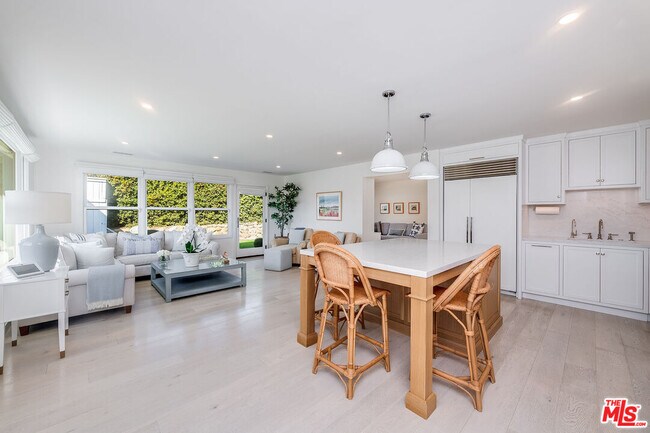 Building Photo - 134 La Plata