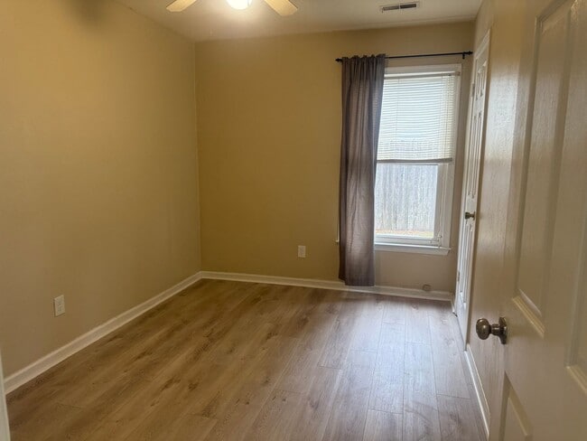 Building Photo - ASHLEY WOODS