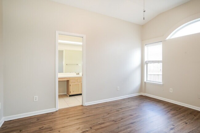 Building Photo - 380 Willow Green Dr