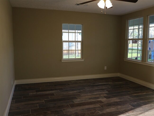 Building Photo - 210 Joseph St