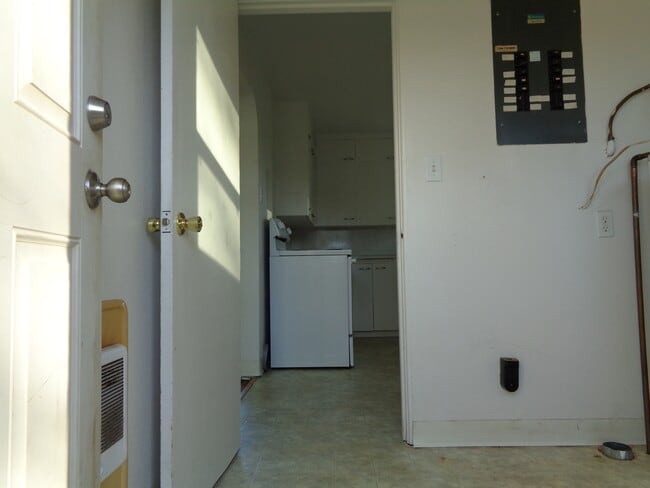 Building Photo - 2515-MHH2515 Laurel Ave NE