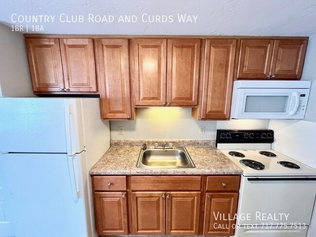 Building Photo - 681 Country Club Rd