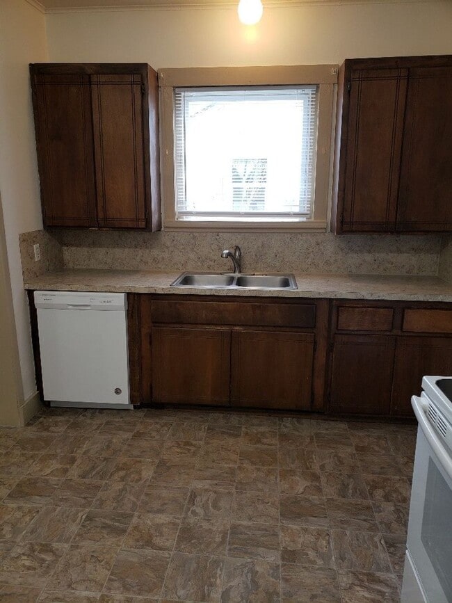 Building Photo - STATUS:-PENDING APPLICATION-| R117G | $1695
