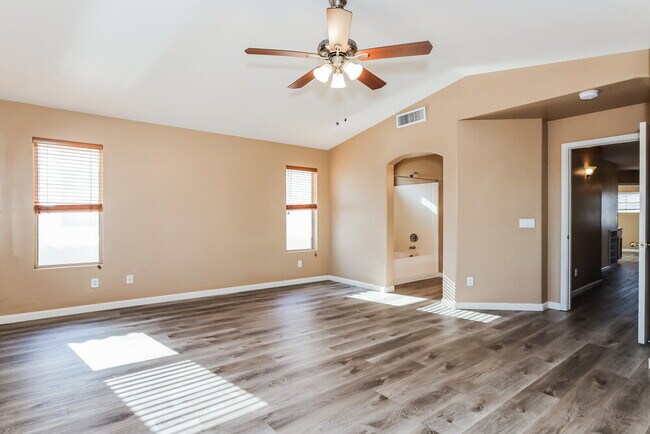 Building Photo - 1653 N 136th Ln