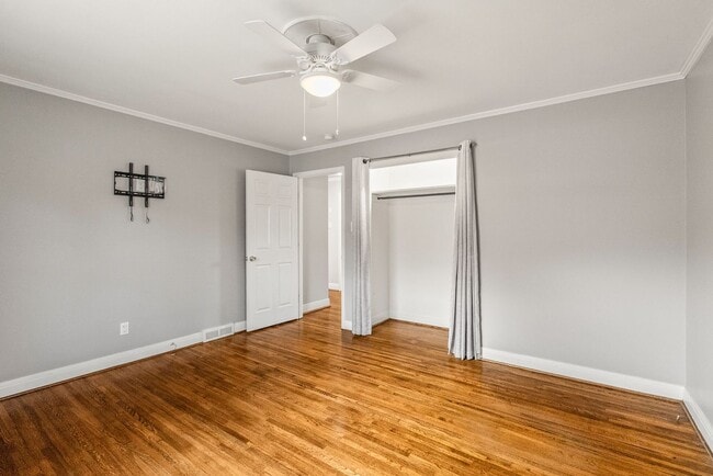 Building Photo - 2420 Durwood-