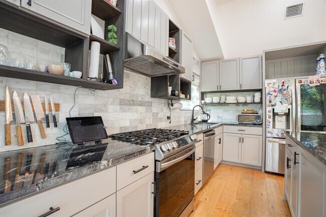 Building Photo - 12225 Wallingstone Ln