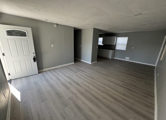 Building Photo - 4420 W 19th Plaza