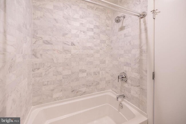 Building Photo - 444 Fairmount Ave