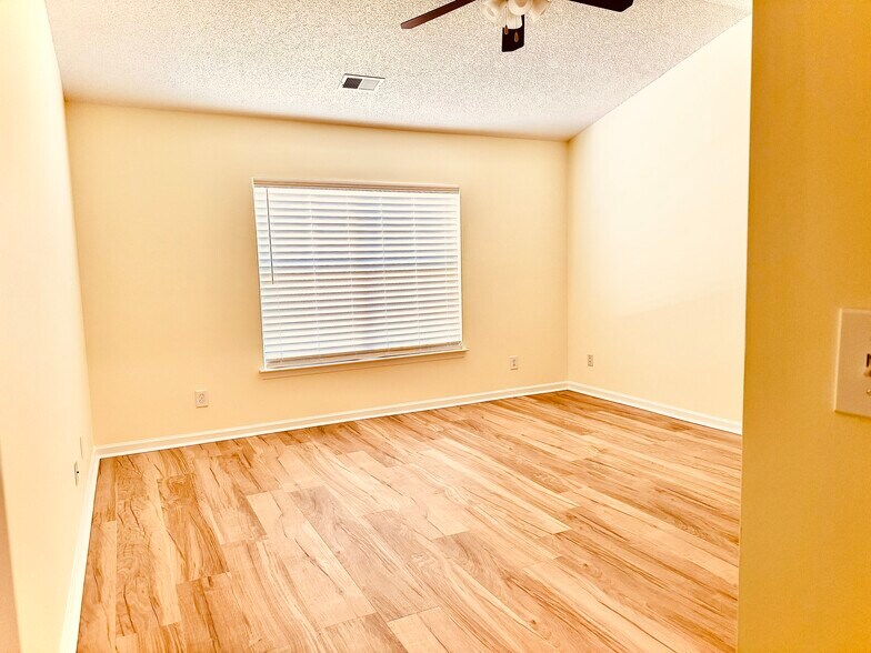 Building Photo - 188 Tibton Cir