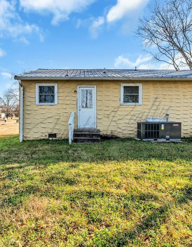 Building Photo - On Special: Two Bedroom Ranch Duplex in North Gallatin!