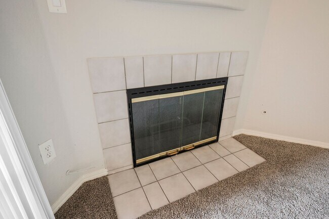 Building Photo - Like-New 2BR/2BA Condo in Gated Manzanita Community – Vaulted Ceilings & Fireplace!