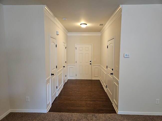 Building Photo - 649 Oakside Pl