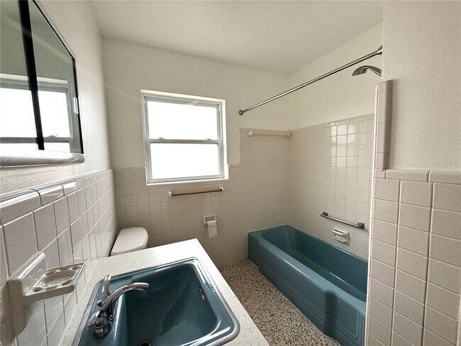 Building Photo - 2420 68th Ave S