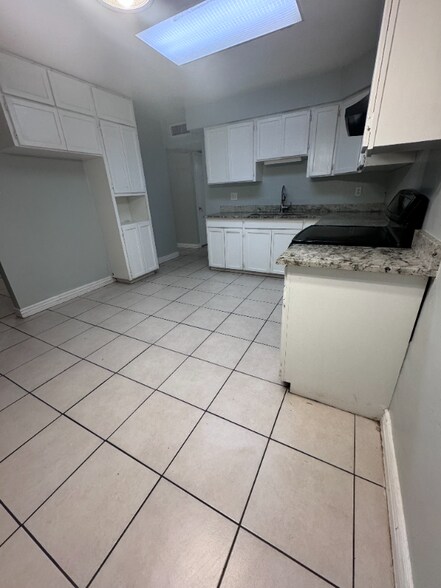 Building Photo - 6144 N 35th Dr
