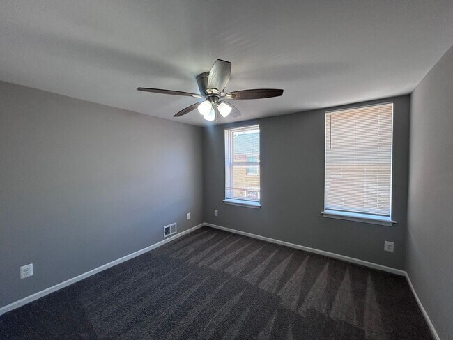 Building Photo - Baltimore - 2 bedrooms and 1 bath Available!