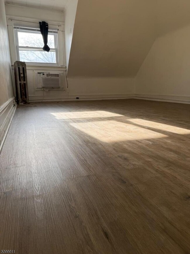 Building Photo - 123 Cherry St