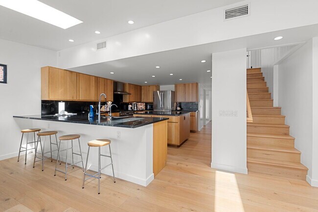 Building Photo - 2988 Solimar Beach Dr