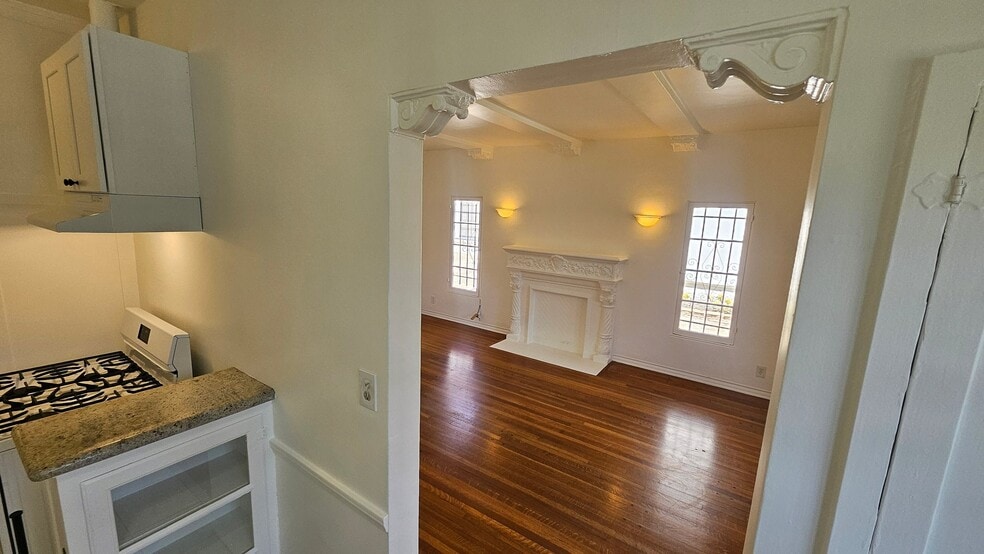 Building Photo - 355 Cochran Ave