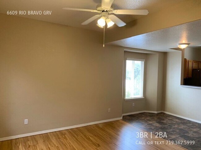 Building Photo - 2-story Townhome with Finished Basement