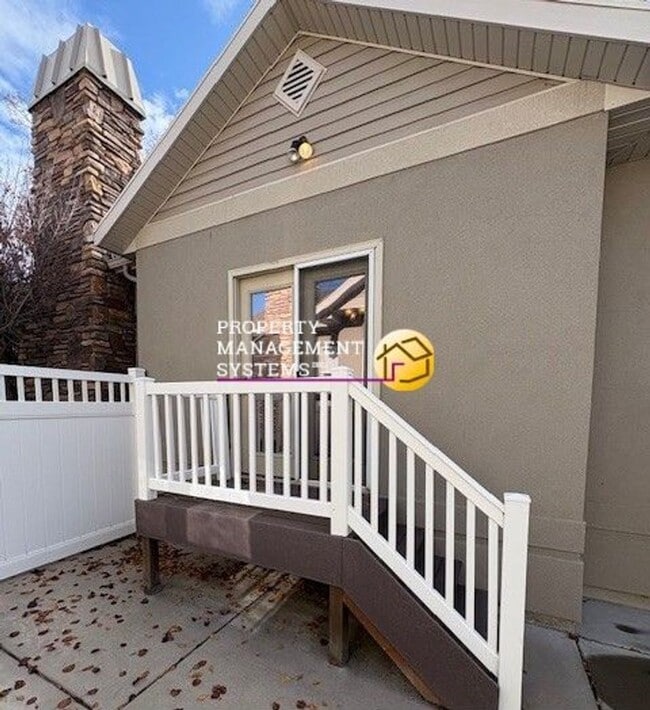 Building Photo - 3 Bedroom Townhome in Layton!