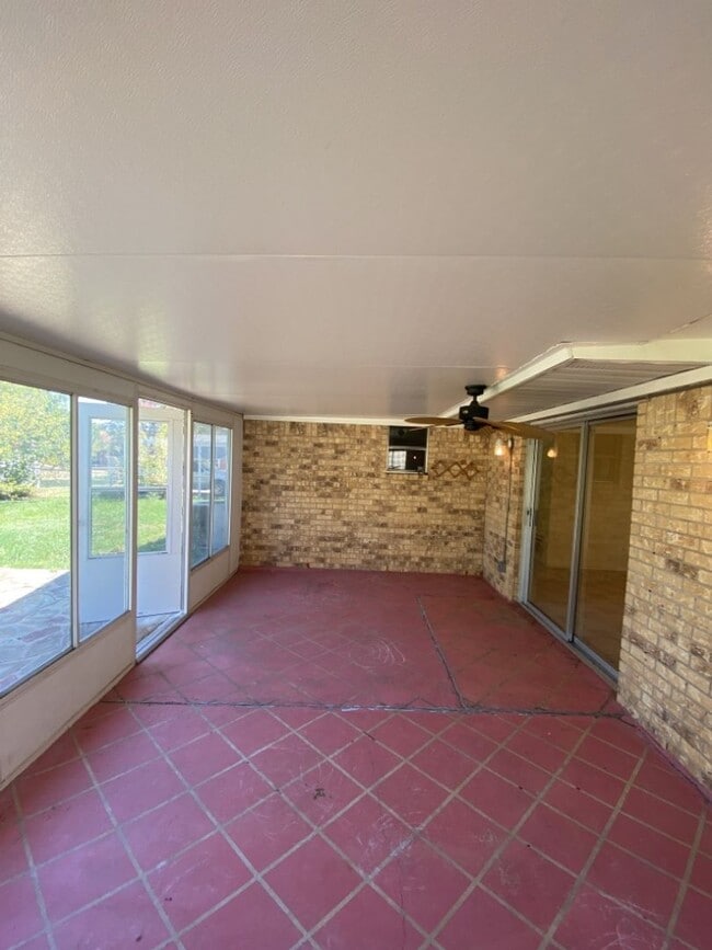 Building Photo - AVAILABLE NOW; APPLY AT OUR WEBSITE TODAY!!