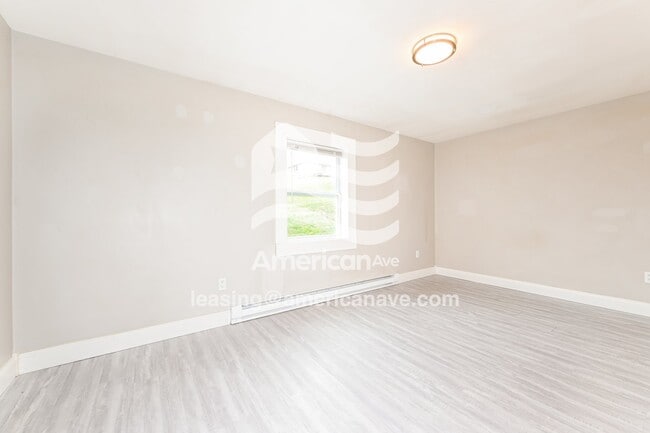 Building Photo - 800 Maple Ave