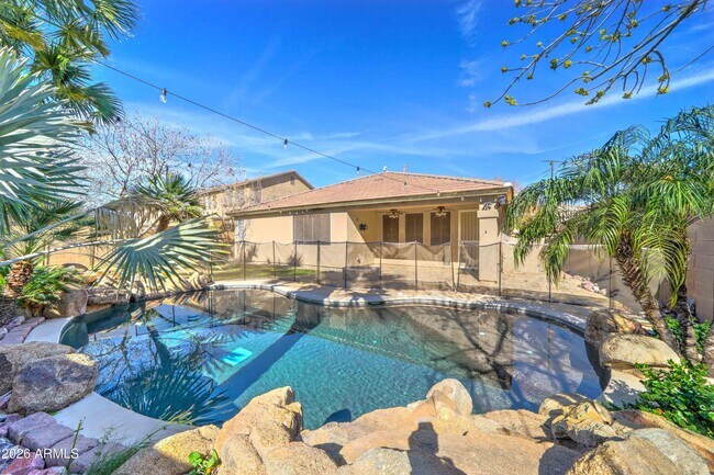 Building Photo - 1157 W Mesquite St