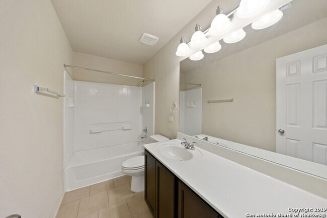 Building Photo - 4 Bedroom/2.5 Bath Mesa Creek Subdivision