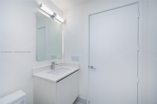 Building Photo - 700 NE 24th St