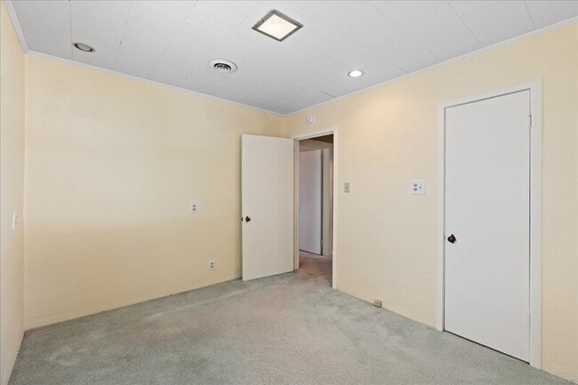 Building Photo - 309 S River Walk