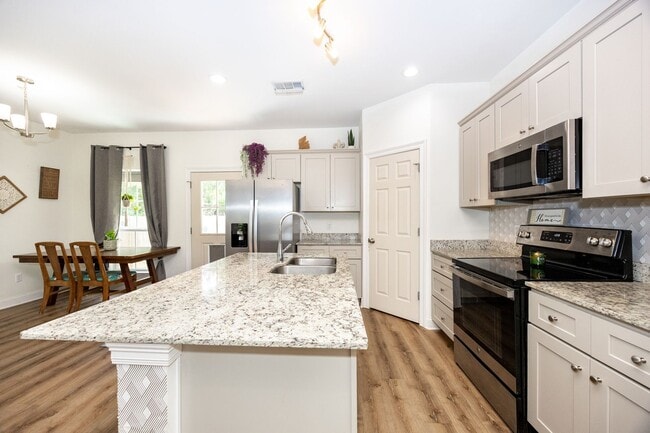 Building Photo - 1648 Mary Evers Dr