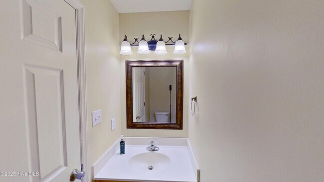 Building Photo - 108 Chastain Dr