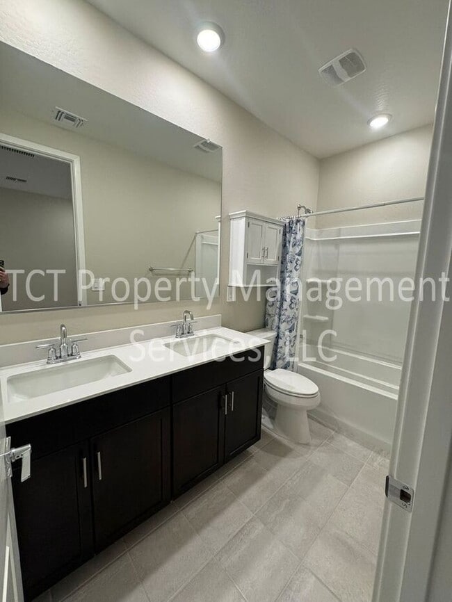 Building Photo - Beautiful like new home in San Tan Groves