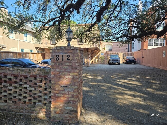 Primary Photo - 812 Marshall St