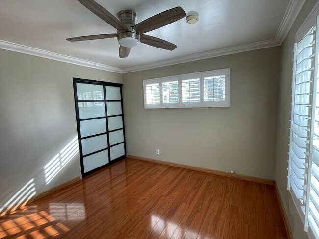 Building Photo - Luxurious Retreat: Stylish 3 Bed, 3 Bath Home in Granada Hills