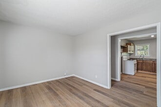 Building Photo - 3813 Fairmont Blvd