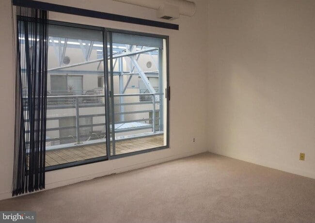 Building Photo - 3 N Christopher Columbus Blvd