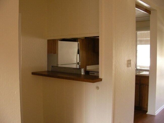 Building Photo - 23732 Hillhurst Dr
