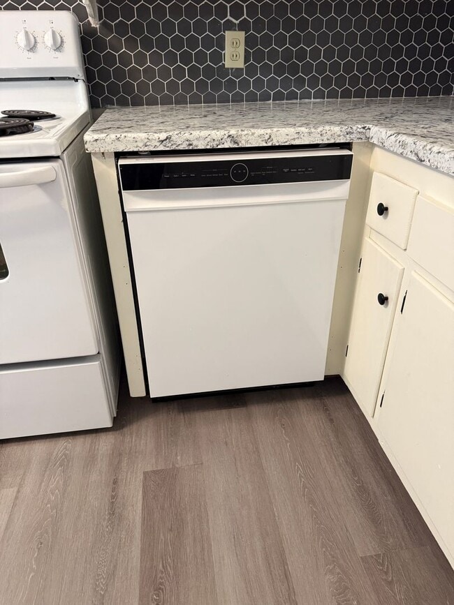 Building Photo - Updated 3 bedroom Near SWOSU $1.200/month